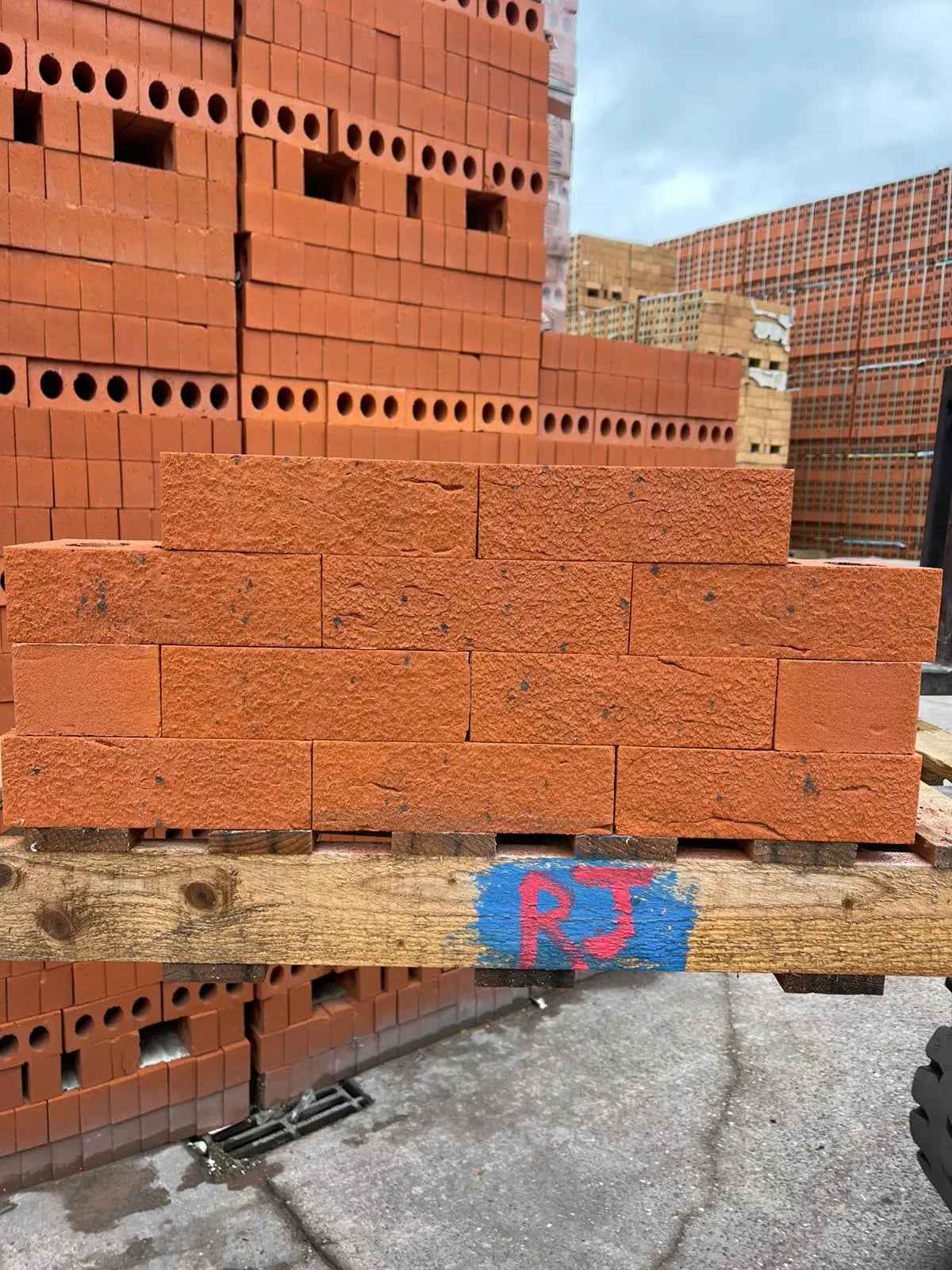 Surrey County Red N/S Facing Brick Pack of 500
