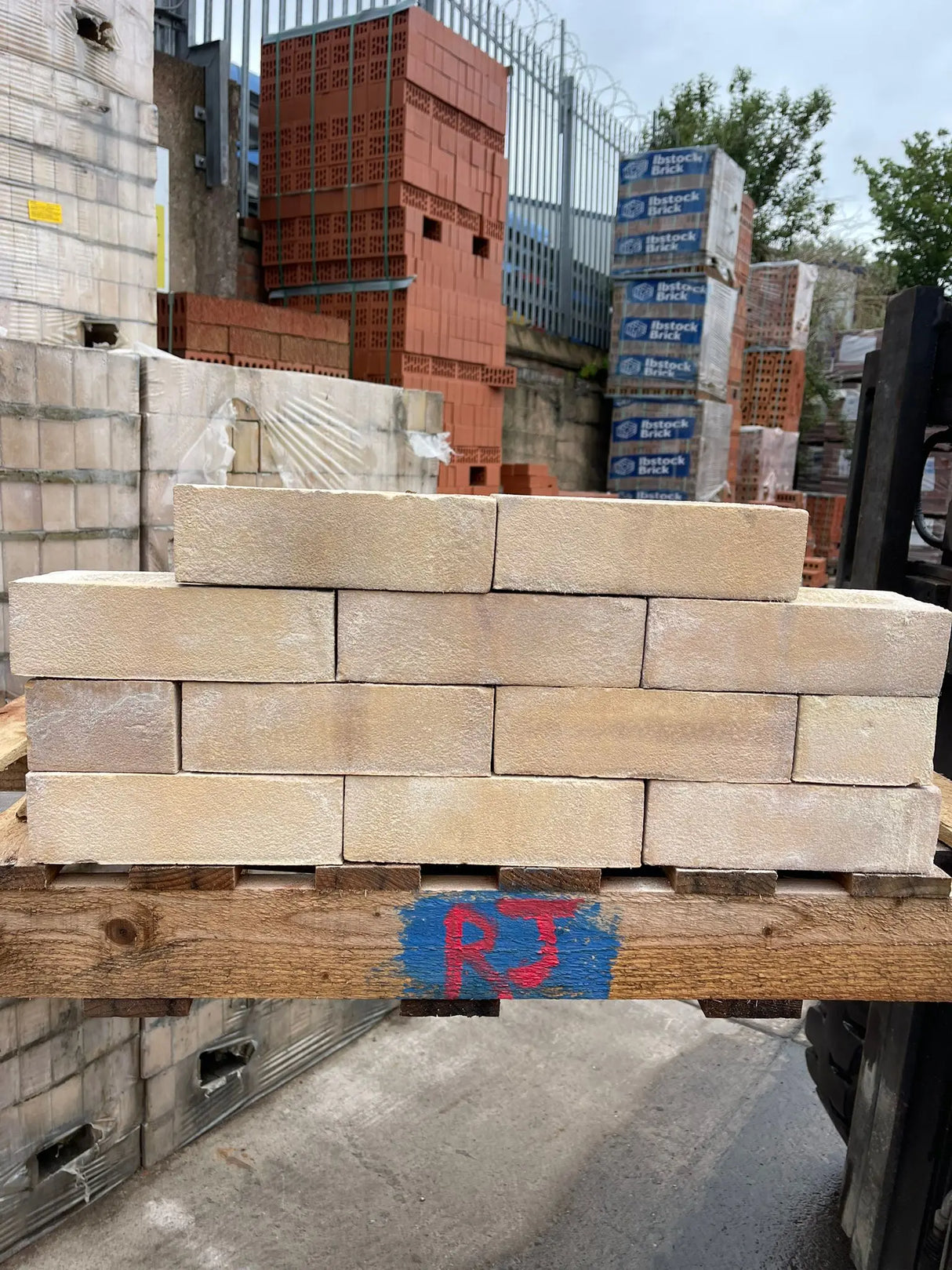 Gault Cream Stock Facing Brick Pack of 500 10000820