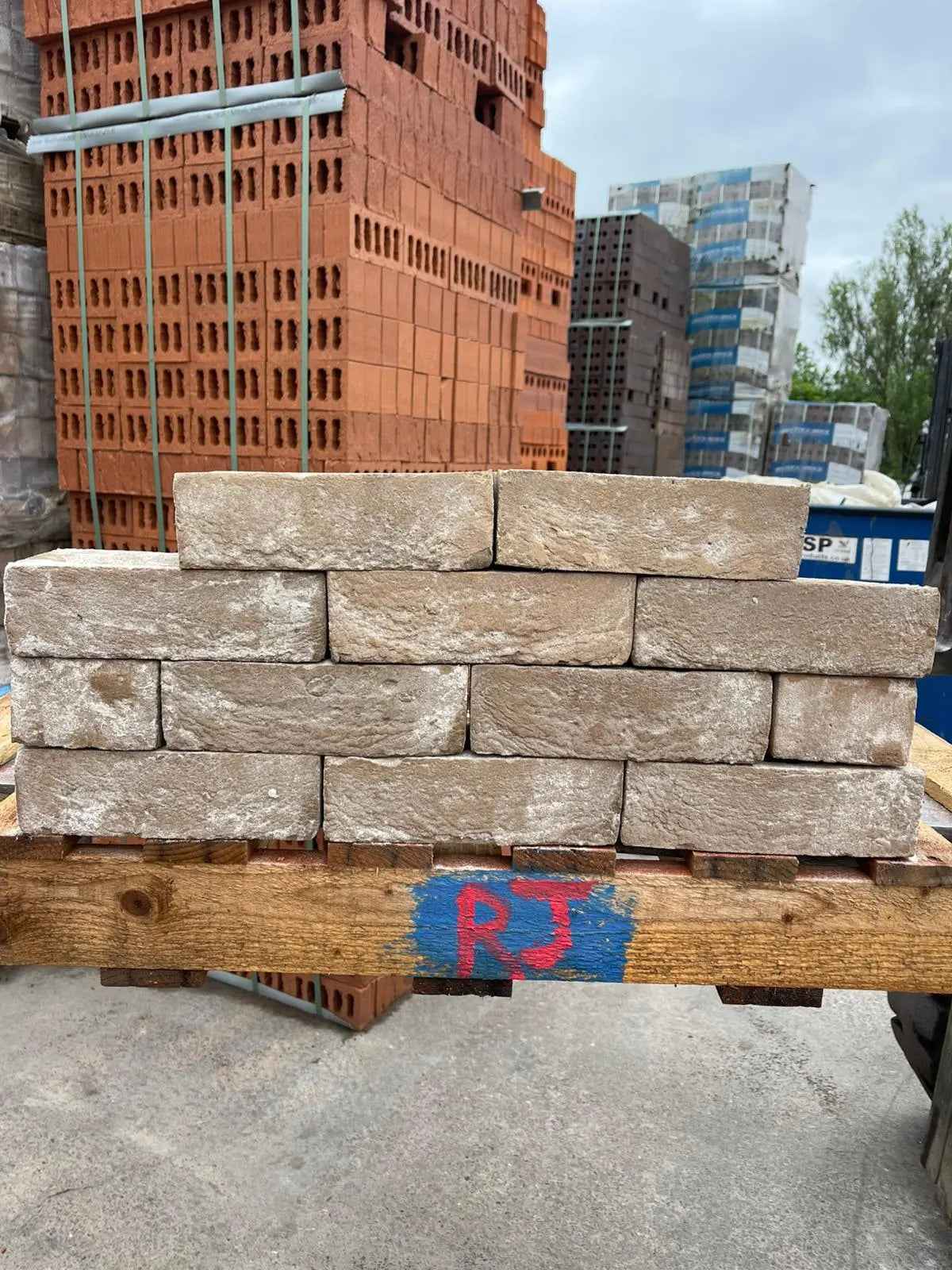 Bradgate Medium Grey N/S Facing Brick Pack of 430